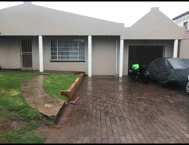 4 BEDROOM HOUSE FOR SALE IN SOPHIATOWN